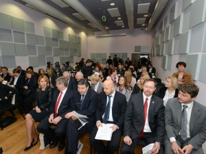 Ministar Mrsić: Hrvatskoj na raspolaganju 1,85 milijardi eura za nova radna mjesta i sustav obrazovanja