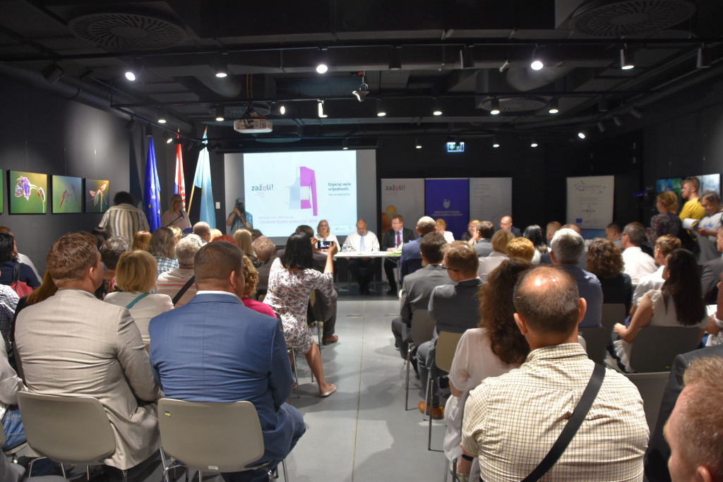 dodjela-ugovora-za-program-zaeli-u-karlovcu_27587943667_o