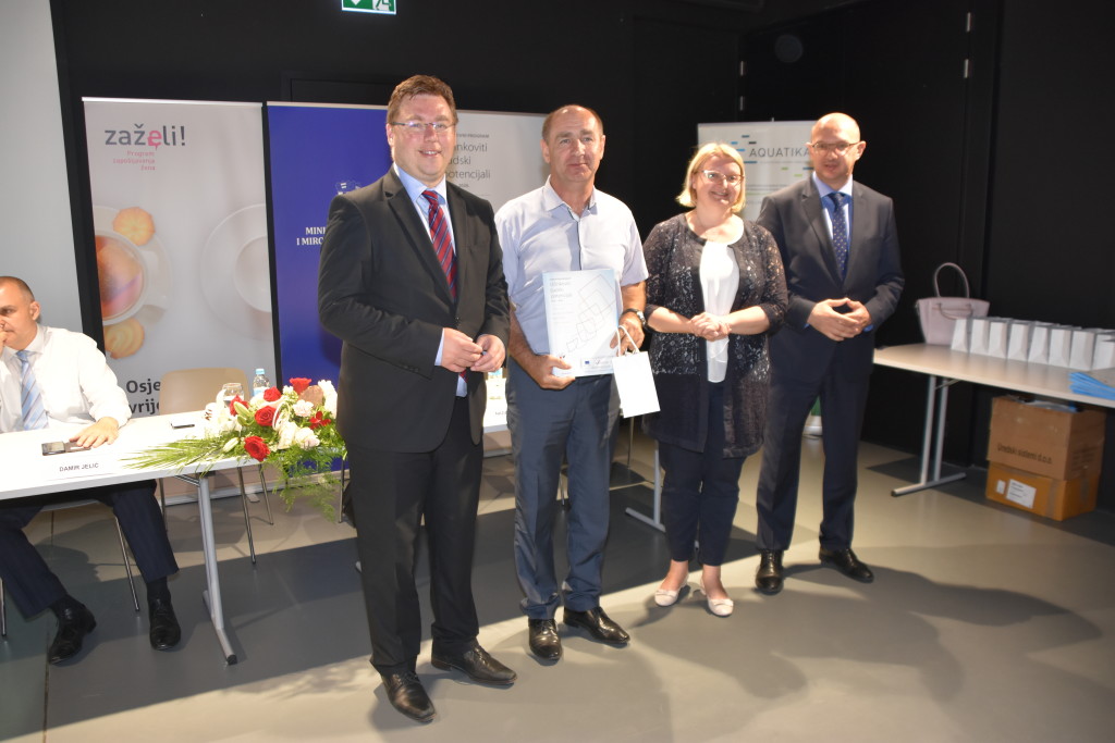 dodjela-ugovora-za-program-zaeli-u-karlovcu_41735258794_o